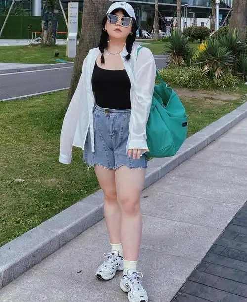 胖女孩最关心的显瘦穿法,150斤女生的时髦搭配示范,上身瘦十斤