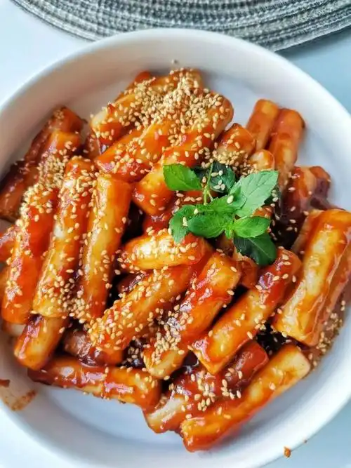 做 23                      将做法保存到手机 看着红彤彤的韩式年糕