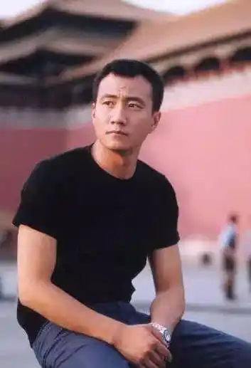 和刘烨拍床戏,迷倒吴京张涵予,这个男星凭什么能"男女通吃"?