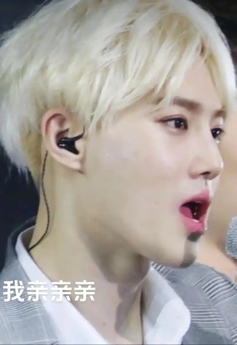 嘻嘻 考古一下我们金发小勉 我亲亲亲#金俊勉#suho#ex - 抖音