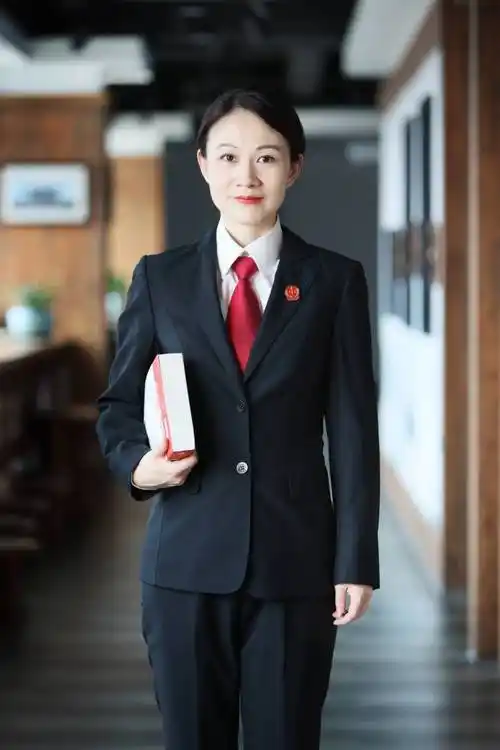 二十大代表风采丨温州市瓯海区人民法院刑事审判庭副庭长王群英女法官