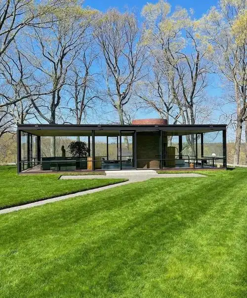 菲利普·约翰逊的玻璃房:现代建筑的里程碑