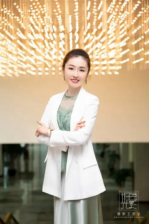 女性企业高管形象照