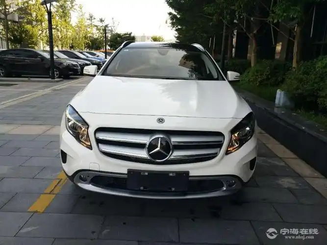 奔驰gla200 白色 可零首付可按揭可当天提车