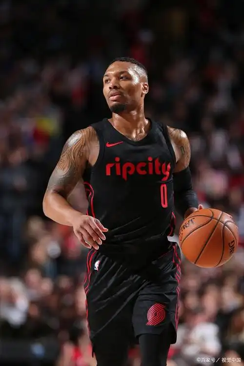 达米恩·利拉德,英文名:damian lillard,别称"利指导","表哥&