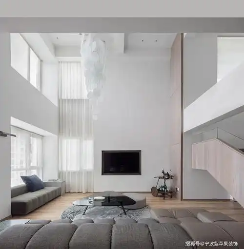现代极简风格 挑空客厅,让你在艺术中生活