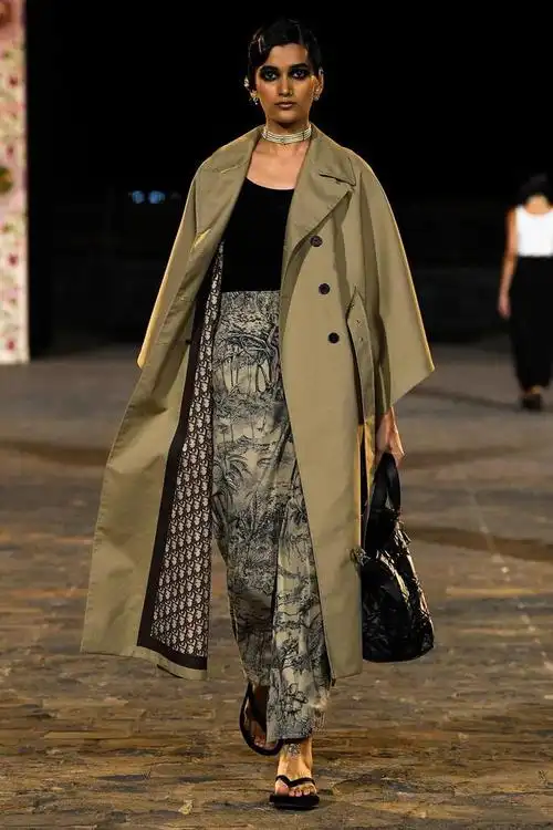 dior 2023秋季成衣秀|迪奥|礼服|大衣|纱丽|直筒裙_网易订阅