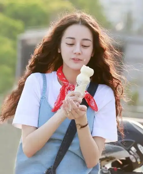 漂亮的李慧珍迪丽热巴泡面头抢眼还有谁能hold住