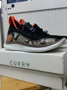 超级新ua安德玛库里8 9成新曼巴配色44码篮球鞋库里八代正