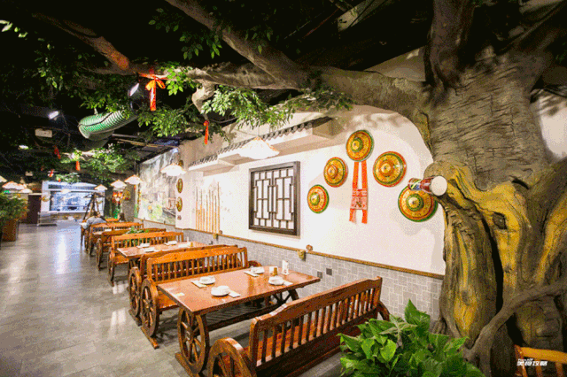 内部,一花一木简直是别有洞天,每一处的精致无不散发着浓郁的傣族风情