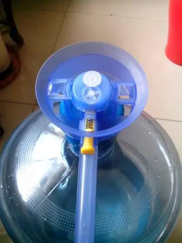 桶装水,那个手压器抽不上来水,怎么回事?什么原理啊