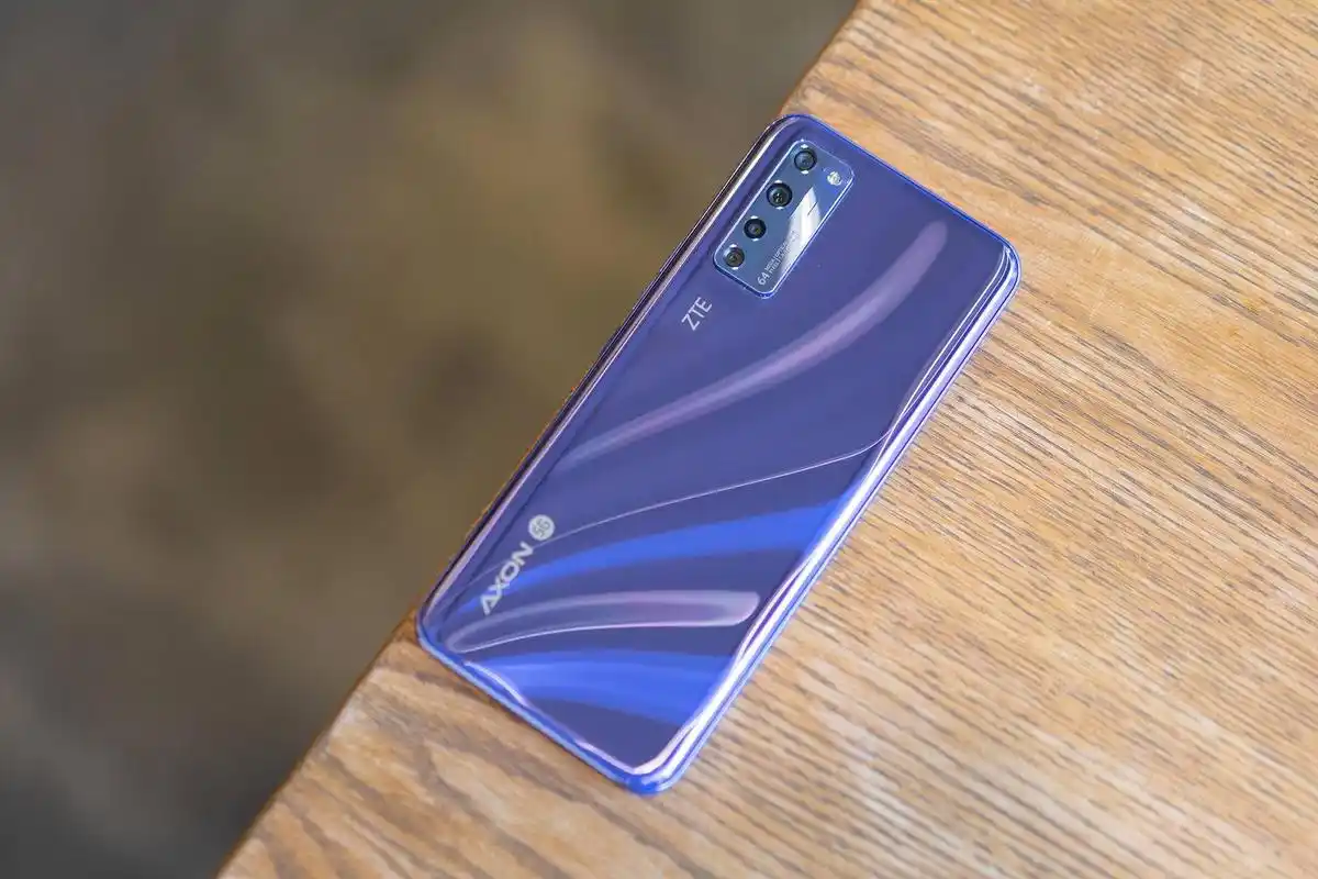 全球首款屏下摄像中兴天机axon205g到底值得购买吗