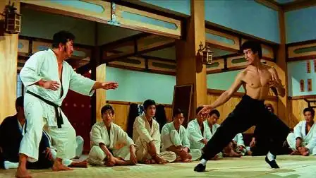 《精武门》李小龙陈真为师复仇之路,唤醒了昏睡百年的巨龙