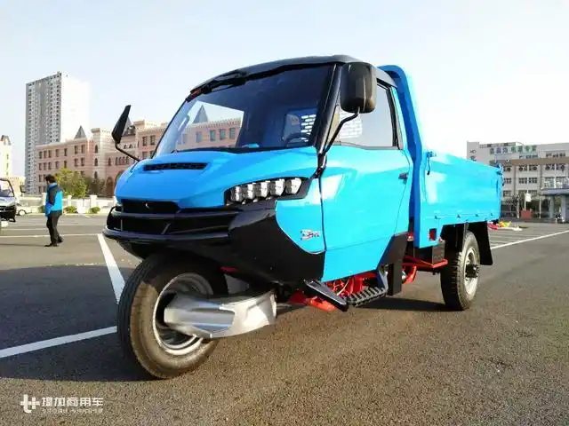 最新了解到,这款帅炸天的"三蹦子"是由国内著名的农用车品牌五征打造