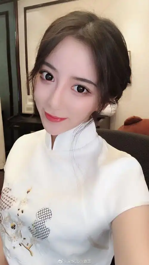 斗鱼吃鸡女主播呆妹儿小霸王个人写真福利套图