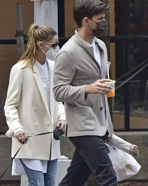 幸福甜蜜!奥利维亚·巴勒莫和男模老公johanneshuebl纽约街拍