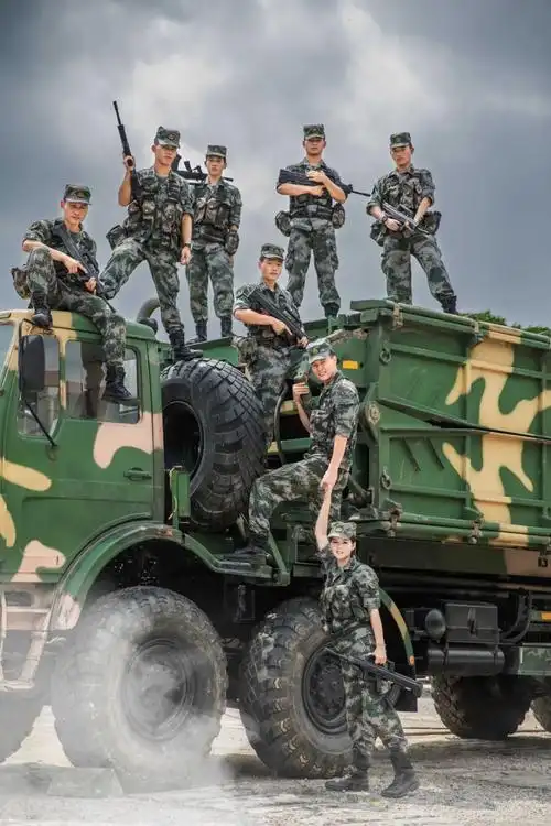 军旅创意婚纱照,挺好!