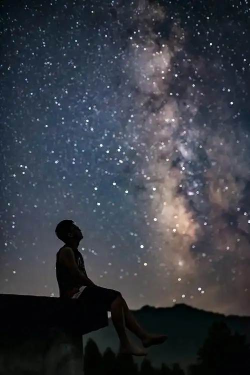 仰望星空是每个人的权利.往事凄艳独自莫重提关注