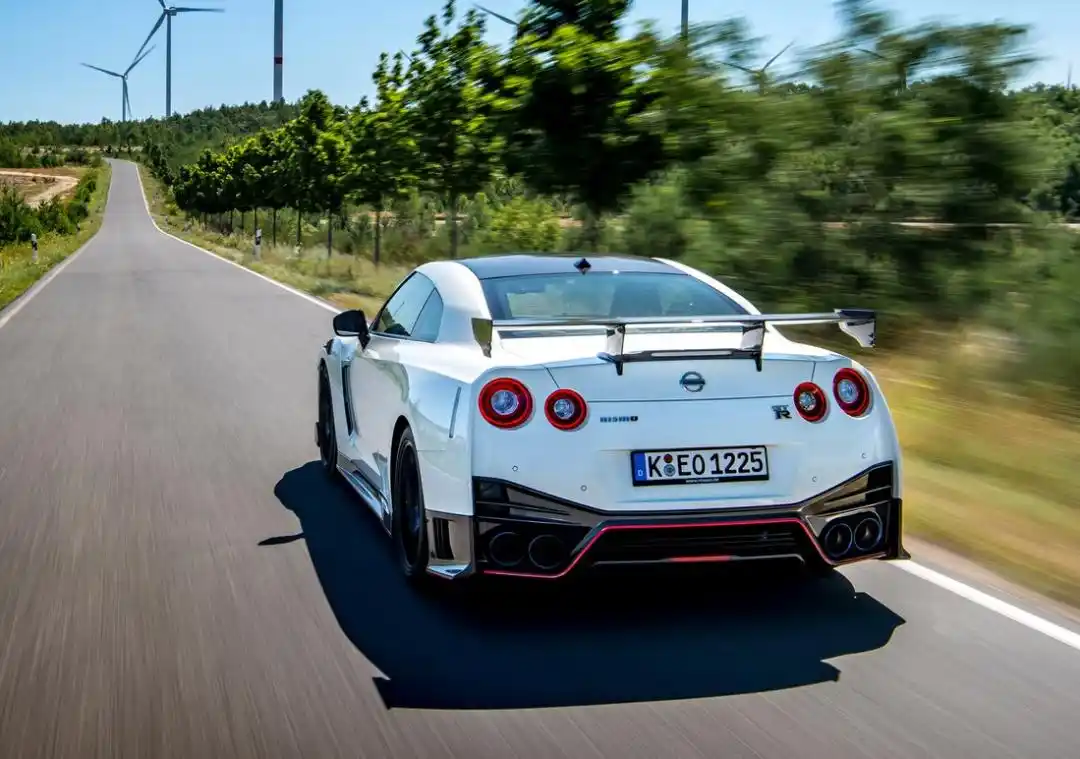 gtr r35不光是超跑杀手,更振兴了身陷泥潭的日产?