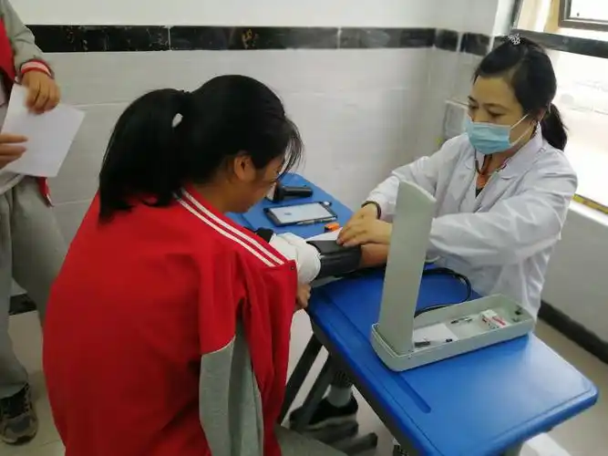 关爱学生促健康快乐体检进校园记南昌现代外国语学校学生健康体检