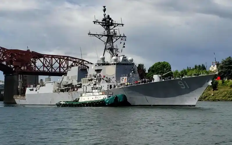 美国海军阿利伯克级驱逐舰flightⅡa型平克尼号ddg91抵达波特兰201910