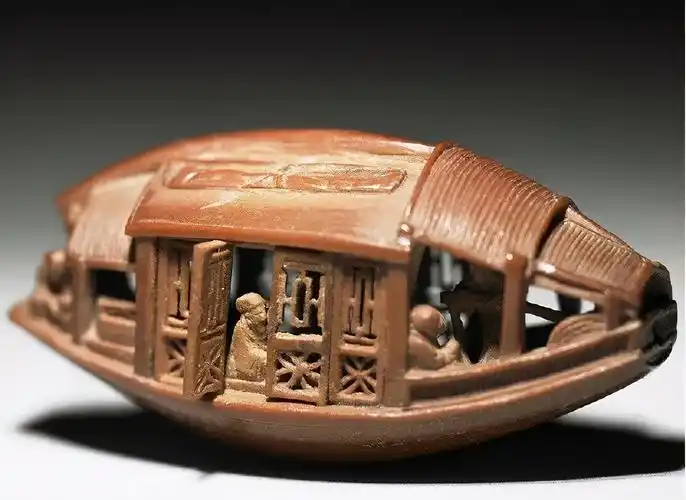 到了清朝雍正年间,有一个叫陈祖章的宫廷雕刻家,比王叔远还要厉害.