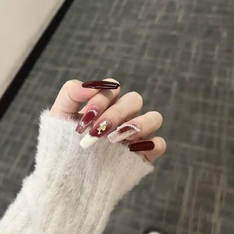 美甲款式/新年战甲/酒红色长款美甲 新年美甲当然是红色最显白啦冬天