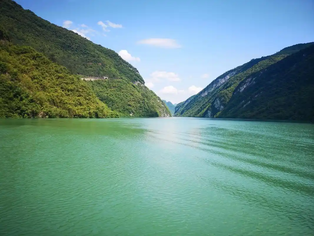 重庆彭水让绿水青山成脱贫优势去年旅游综合收入过百亿元