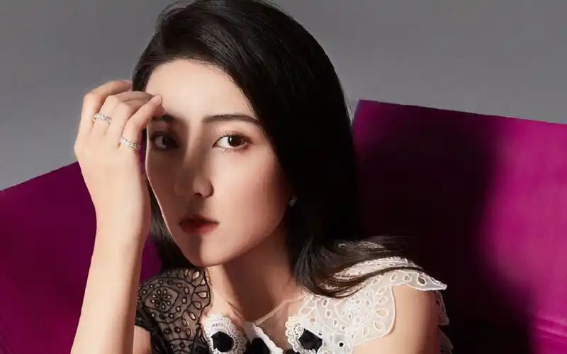 梁洁时尚魅力写真图片桌面壁纸