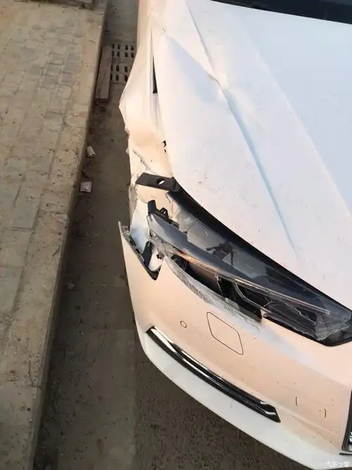 【图】新车首撞,心疼啊!_奥迪a4l论坛_汽车之家论坛