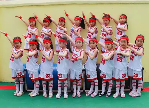 学前二班运动风毕业照