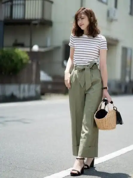 军绿色裤子被低估了,会穿才知它是"王者"级别,造型美得不一样