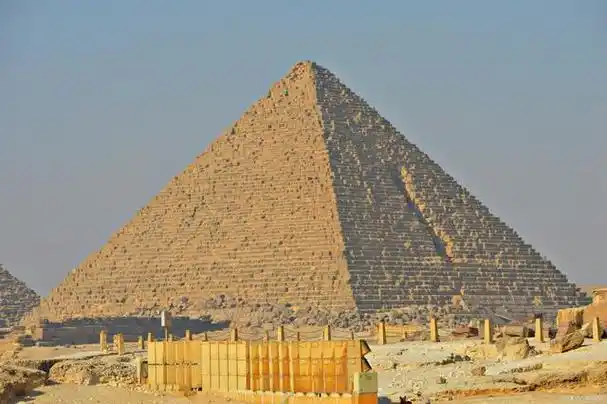 古代世界八大奇迹之一:胡夫金字塔