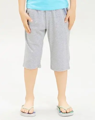 男童浅灰针织六分裤