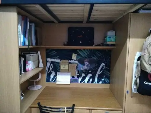 学三楼 516寝室简介:这里生活着来自政治与国际关系学院的四位同学