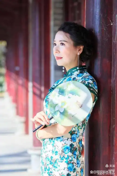 笑不活了,高考期间又炸出一堆缺少文化的旗袍秀