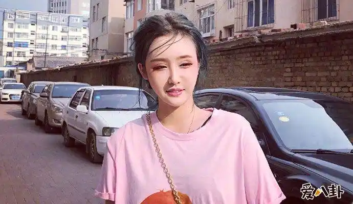 快手黑暗萝莉大美黑历史抽烟纹身19岁生女大美真名叫啥