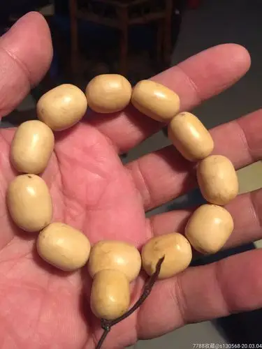 老人家纯手工加工黄杨木手串