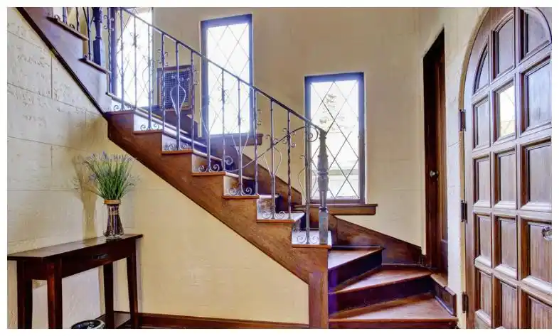 大门外对楼梯有哪些风水影响需要化解吗