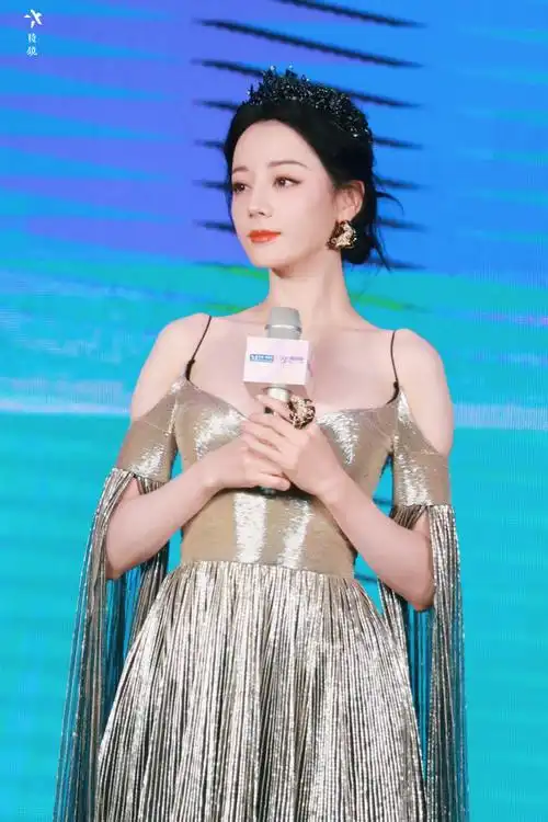 红星美凯龙品牌代言人迪丽热巴