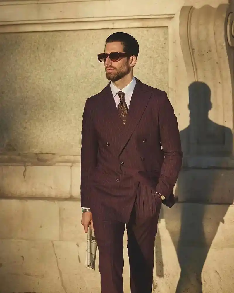 神秘又诱人的酒红色西装98.