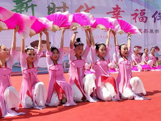 兴平逸夫小学欢欢乐乐庆"六一"_儿童节快乐_表演_向未来