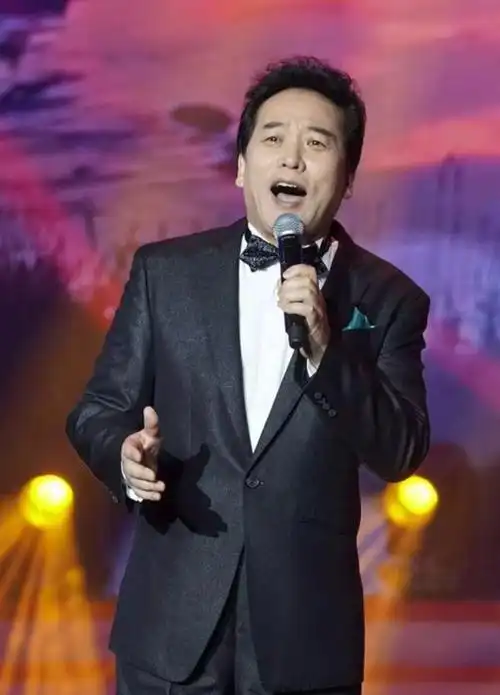 沉甸甸的深情!著名男中音歌唱家佟铁鑫演绎新歌《心与爱》