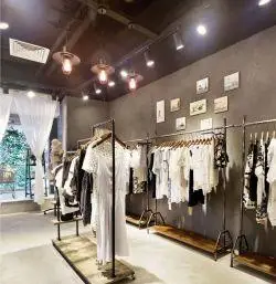 小型服装店简单室内装修效果图