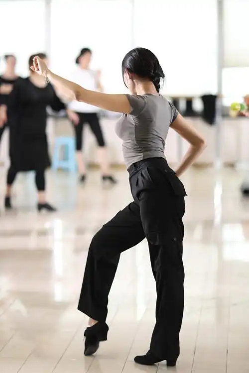 没有老师就不会练舞了怎么办?练舞技巧悄悄告诉你!