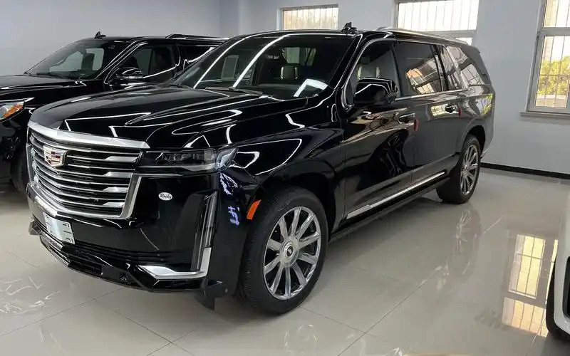 2022款凯迪拉克凯雷德6.2汽油版 男人都爱它的霸气 现车行情多少钱呢?