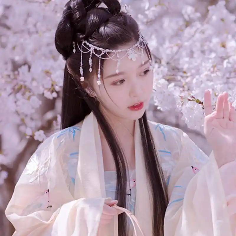 "你和三月,都是春天"微博自截 古风汉服女生头像