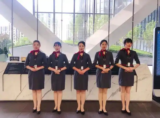 保利国际广场塑造前台形象提升服务品质