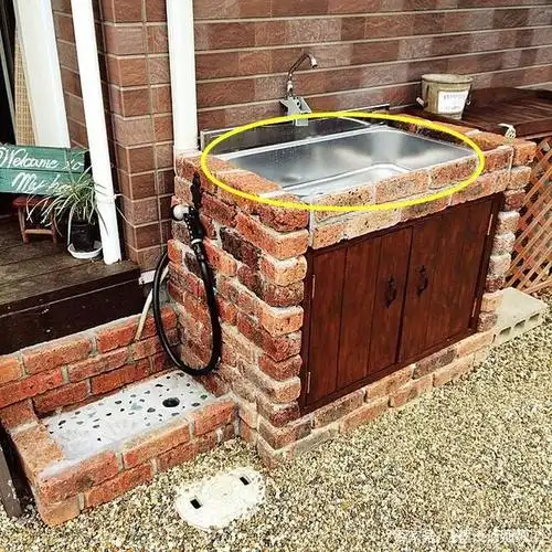 毕竟现在家家都有洗衣机,而且阳台的洗衣柜也会带有专门的洗衣池