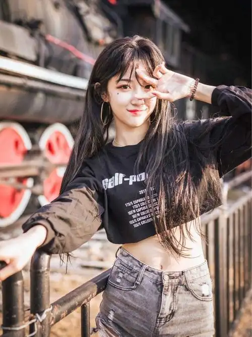 颜值一个比一个高,今天的主角是abbliy,一个男扮女装火起来的女装大佬